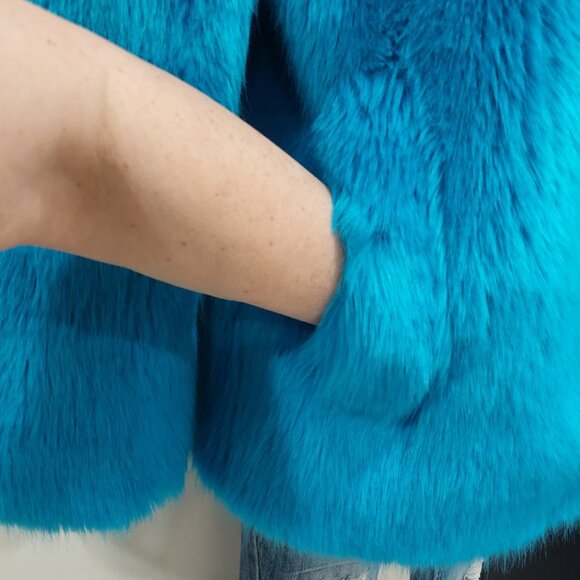💥INSANELY BEAUTIFUL💥DVF Luxurious Collared Faux Fur Jacket in Cerulean Blue - Picture 14 of 16